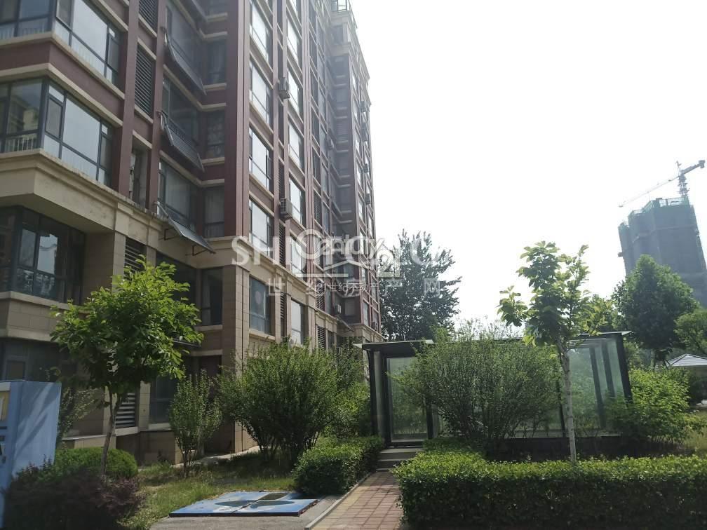 鹤伴豪庭多层一楼带车位储藏室14929平三室二厅简装证过二年125万